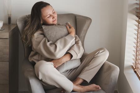 Stylisch entspannen: Kuschel-Outfit für einen entspannten Sonntag