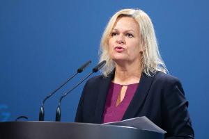 Innenministerin Faeser richtet Appell an FIFA