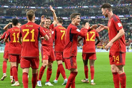 Spanien schießt Costa Rica ab - und Deutschland zittert