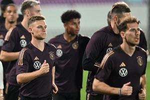 Ballack für Kimmich und Goretzka im Mittelfeld