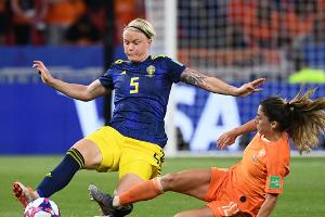 Regenbogen- "Importeurin" Fischer kritisiert FIFA