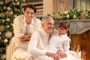 So feiert der Tenor Andrea Bocelli mit seiner Familie Weihnachten