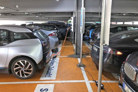 …ffentliche Ladestation Elektro-Auto Parkhaus Flughafen MŸnchen