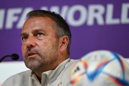 Rücktritt als Bundestrainer? Flick lacht Zukunftsfrage weg