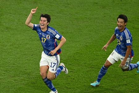 Japan nach Triumph über Spanien Gruppensieger