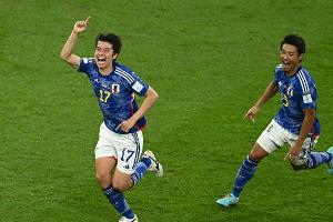 Japan nach Triumph über Spanien Gruppensieger