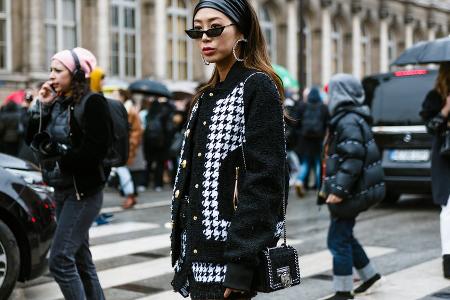 Schwarz-Weiß und Glitzer: Diese Outfit-Kombis sind jetzt der Renner