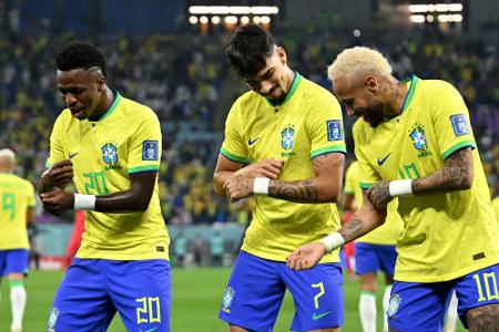 Brasilien zaubert und tanzt für Pele