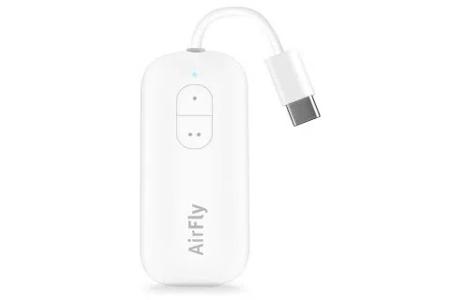 Auch per Bluetooth-Transmitter lassen sich zwei Kopfhörer gleichzeitig mit Sound versorgen. Geräte mit USB-C wie der Airfly sind derzeit noch recht teuer. Dazu können Latenzen bei allen Splittern den Soundgenuss stören.