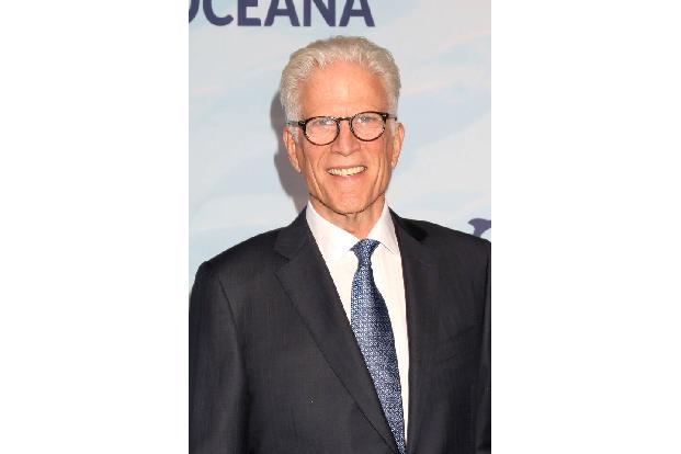 Auch Ted Danson, mit dem sie für die Kneipen-Comedy 'Cheers' vor der Kamera stand, nahm Abschied: 