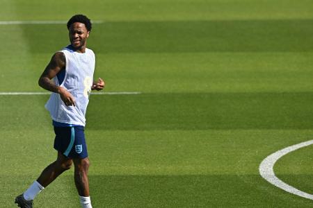 England: Sterling wieder in Katar, Rice zurück im Training