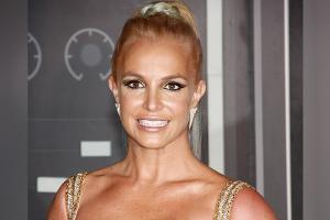 Britney Spears bei Instagram: Erst der Stinkefinger und dann die Torte