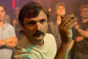 Pünktlich zur Darts-WM: "Die Wespe" startet in die zweite Staffel