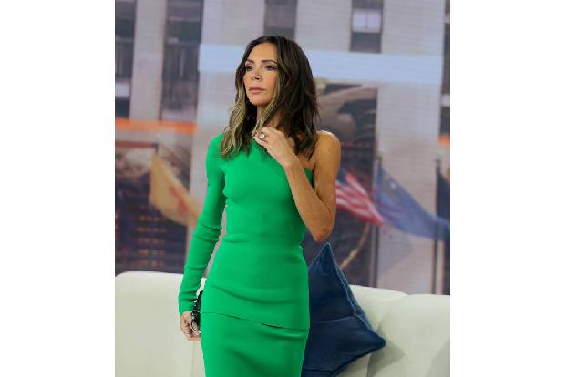 Wer sich alte Bilder von Victoria Beckham zu den Anfangszeiten der Spice Girls anschaut, sieht eine Nase, die ganz anders aussieht als das winzige Riechorgan, durch welches die Designerin heutzutage s ...