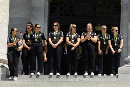 Neuseelands Premierministerin preist Rugby-Weltmeisterinnen