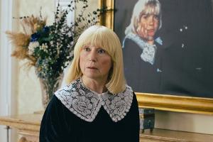 Maren Kroymann als "kleiner Lord" in "Schöne Bescherung"