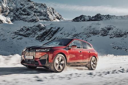 BMW iX Winter Frost Schnee Weihnachten Elektroauto