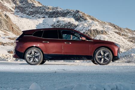 BMW iX Winter Frost Schnee Weihnachten Elektroauto