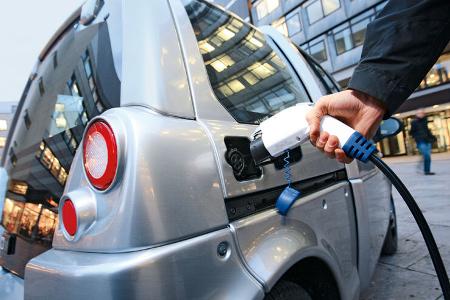 Microbus Mia, Tanken