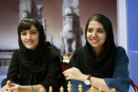 Iranerin ohne Hidschab bei Schnellschach-WM