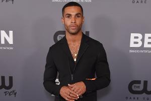 "Emily in Paris"-Star Lucien Laviscount: Wird er der neue James Bond?