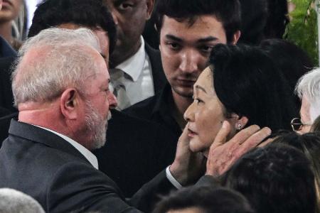 Brasiliens Staatspräsident am Sarg von Pele