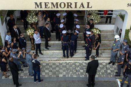 Pele an letzter Ruhestätte eingetroffen