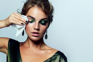 Abschminken leicht gemacht: Aufwendiges Make-up entfernen