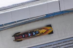 Bob: Friedrich siegt trotz Verletzung im Vierer