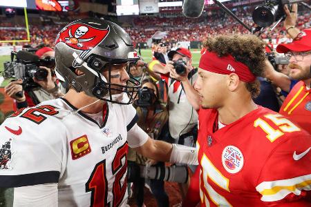 Diese Teams sind für die NFL-Playoffs qualifiziert - Die Regular Season der NFL ist beendet. Somit stehen die 14 Teams, die in den kommenden Wochen um die Vince-Lombardi-Trophy kämpfen, fest. Diese Mannschaften sind mit dabei: