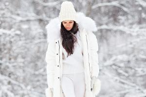 Mit hellen Mänteln und Jacken stylen wir uns durch den Winter