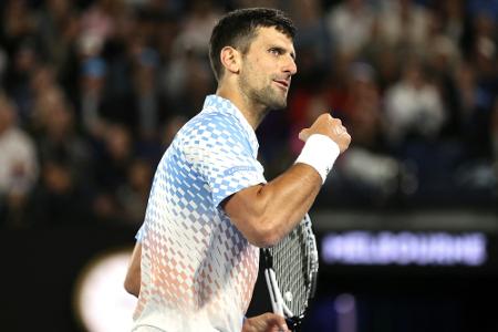 Trotz Oberschenkelproblemen: Djokovic in Runde drei