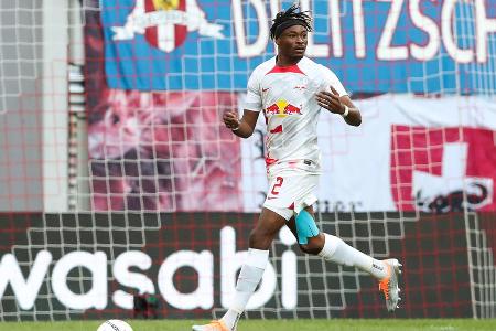 ABWEHR: Mohamed Simakan (bis 82.) - Note: 4,5 - Leistete sich Schwächen, wenn die Gegenspieler mit Tempo kamen. Agierte in wichtigen Momenten zudem etwas zu passiv. Ließ Gnabry vor dessen Top-Chance ziehen (8.). Das Gegentor fiel ebenfalls über seine Seite.