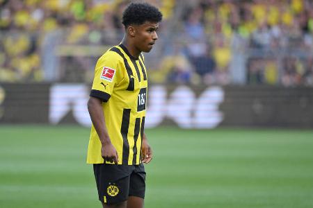 Karim Adeyemi (bis 76.) - Note: 4,5 - Hatte auf engstem Raum punktuell ansprechende Lösungen. Schrammte einmal knapp am ersten Bundesligator vorbei (14.). Lief sich in seinen Aktionen mit Anlauf derweil immer wieder fest. Sorgte deshalb abgesehen von den eignen Abschlüssen für wenige Highlights.