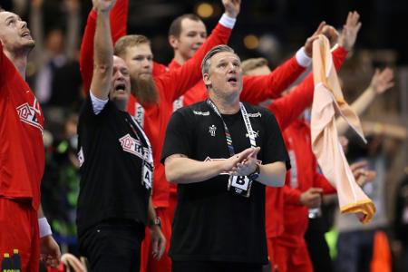 Dänemark jagt Titel-Hattrick - Spanien mit Krimi-Sieg