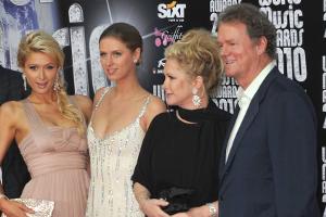 Paris Hilton ist Mama: Familie der Hotelerbin freut sich "unglaublich"