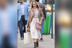 Stilbruch! So vereint Sarah Jessica Parker Streifen, Blumen und Perlen