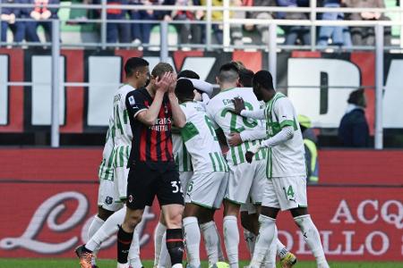 Milan verliert gegen Kellerkind Sassuolo - Neapel marschiert