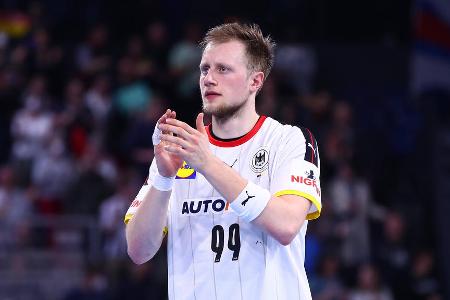 Luca Witzke - Note 4,5 - Ersetzte nach 20 Minuten Knorr und brauchte einige Zeit um das deutsche Offensivspiel zurück in die Spur zu bringen. Bis auf ein wichtiges Tor kurz vor dem Pausentee war Witzke in der ersten Halbzeit unauffällig. Auch nach Wiederbeginn war zu erkennen, dass der Leipziger keinen adäquaten Ersatz zu Knorr in Topform darstellt. Hatte kaum zündende Ideen und traf nur zwei seiner vier Würfe.