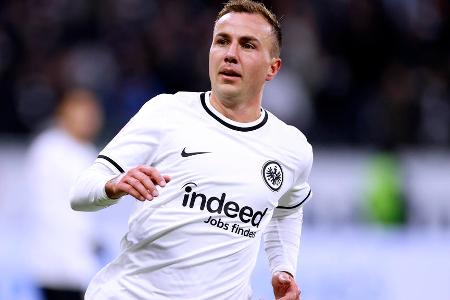 Mario Götze vs. Ryan Gravenberch - Nach seiner Rückkehr in die Bundesliga nicht mehr aus dem Mittelfeld wegzudenken. Ließ bislang aber zu oft seine Torgefahr vermissen. Fällt dafür aber oftmals als uneigennütziger Vorlagengeber auf. Holt damit den dritten Punkt und stellt auf 3:5.