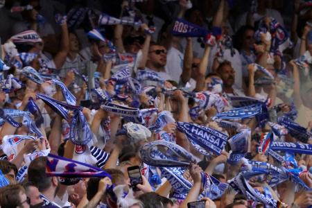 Pyrotechnik: Strafen für Rostock und Düsseldorf