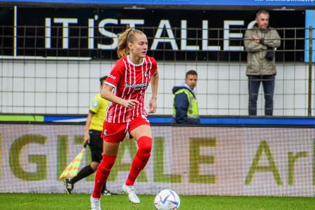 Torjägerin Minge bleibt in Freiburg