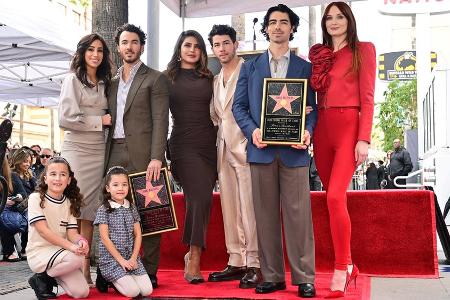 Walk of Fame: Jonas Brothers enthüllen Stern mit ihren Familien
