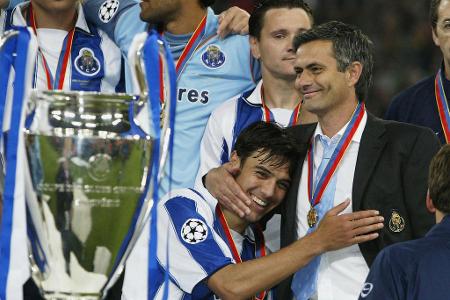'Wenn ich einen einfachen Job gewollt hätte, dann wäre ich in Portugal geblieben - wunderschöne blaue Stühle, den Champions-League-Pokal, Gott und direkt hinter Gott, ich.' (als Chelsea-Coach über die Zeit in seiner Heimat)