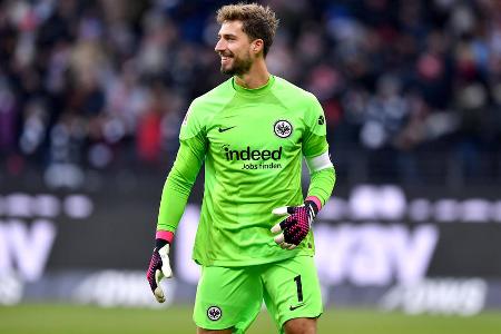 Eintracht Frankfurt - TOR: Kevin Trapp - Note: 3,0 - Zeigte gegen Kimmich und Müller einen tollen Doppelreflex (30.), hatte beim Gegentor dann keine Chance (34.). Vereinzelt passte die Abstimmung mit den Vorderleuten nicht hundertprozentig.
