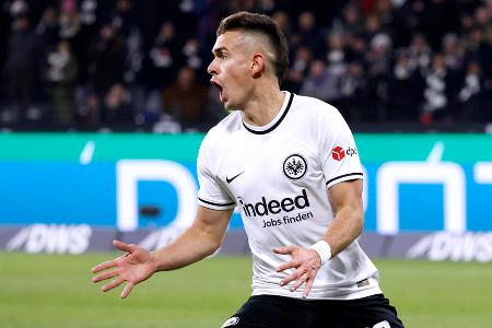 Rafael Borré (ab 64.) - Note: 3,0 - Kam als zweite Spitze, ordnete sich nach dem Ausgleich aber eher etwas hinter Kolo Muani auf der Halbposition ein. Zeigte sich giftig gegen den Ball.