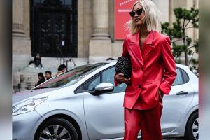 Viva Magenta: Die Trendfarbe 2023 ins Styling integrieren