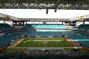 Miami-GP der Formel 1: Fahrerlager im Stadion der Dolphins