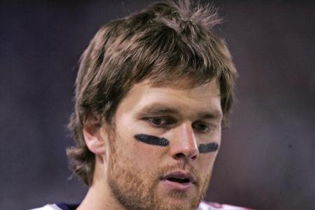 Die bitterste Niederlage - Nachdem New England in der Saison 2007 jedes Spiel gewinnen kann, gehen Brady und Co. als haushoher Favorit in den Super Bowl. Doch die New York Giants stoppen den Siegeszug der Patriots. Zu allem Überfluss verletzt sich der Quarterback in der Folgesaison schwer am Knie.