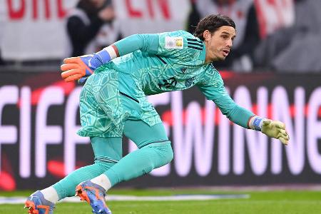 FC Bayern - TOR: Yann Sommer - Note: 3,5 - Zeigte auf der Linie Licht und Schatten. Hielt stark gegen Svanberg (35., 90.) und Baku (61.). War beim ersten Gegentreffer dran, konnte den Einschlag aber nicht verhindern (44.). Wurde von Svanberg später noch unglücklich in der kurzen Ecke geschlagen (81.).